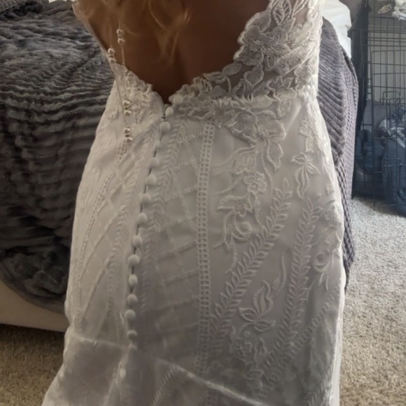 Bridal wedding dress never worn. Found something else I wanted. Color is white - Picture 6 of 7